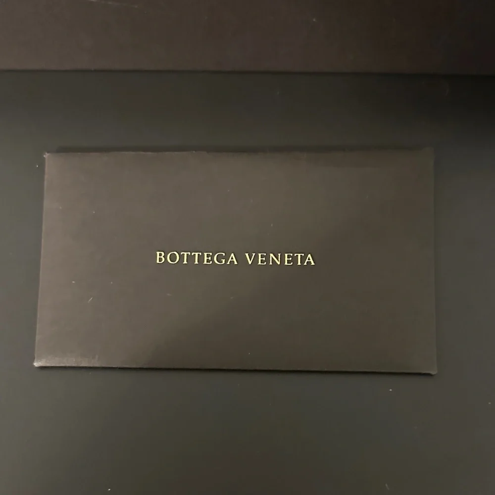 Bottega Veneta Dark Beige & Black Woven Zip Around Wallet. NWOT & Incl Orig Box - Picture 15 of 15